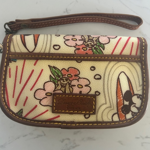Dooney & Bourke RARE Aulani Hawaiian Mickey & Friends Wristlet, Disney – EUC - Picture 8 of 11